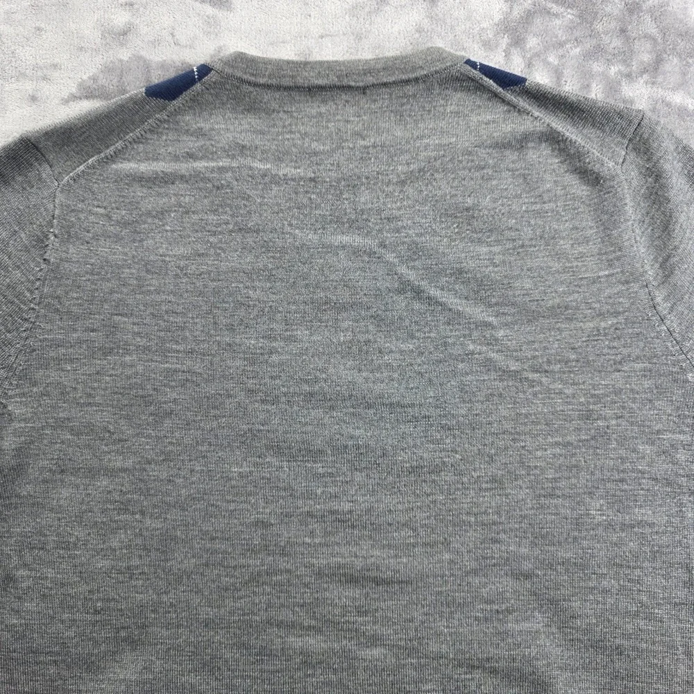 Jos A Bank Traveler Mens M‎ Grey Argyle V-Neck 100% Merino Wool Sweater